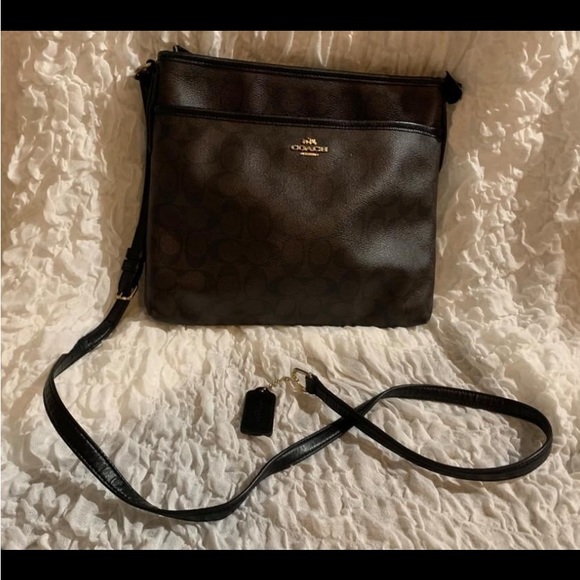 COACH PURSE over Shoulder or Crossbody - Picture 4 of 7